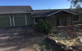 Peaks Wildernest House Bed&Breakfast